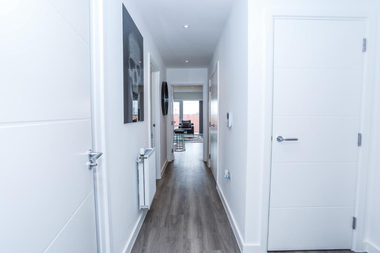 Lovely 2 Bed Apartment With Parking ลอนดอน ภายนอก รูปภาพ