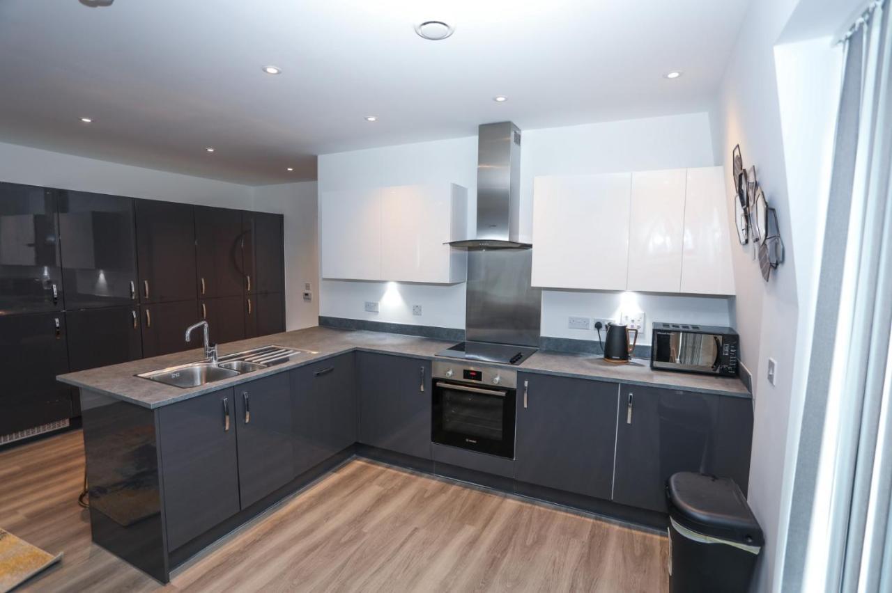 Lovely 2 Bed Apartment With Parking ลอนดอน ภายนอก รูปภาพ