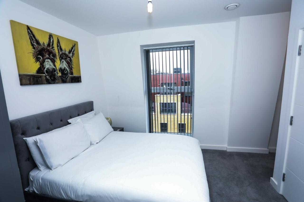 Lovely 2 Bed Apartment With Parking ลอนดอน ภายนอก รูปภาพ