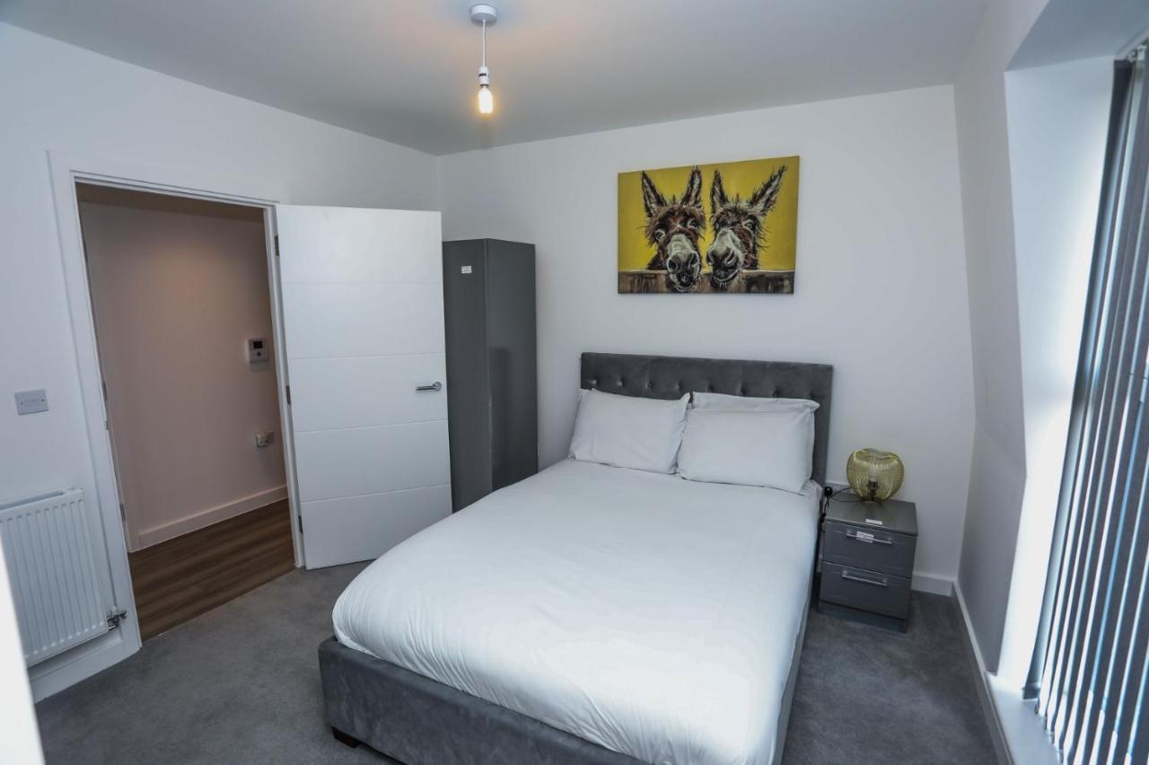 Lovely 2 Bed Apartment With Parking ลอนดอน ภายนอก รูปภาพ