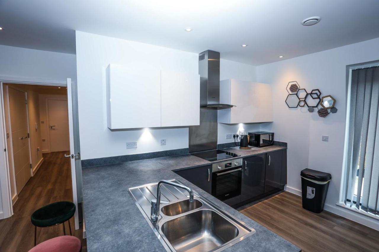 Lovely 2 Bed Apartment With Parking ลอนดอน ภายนอก รูปภาพ