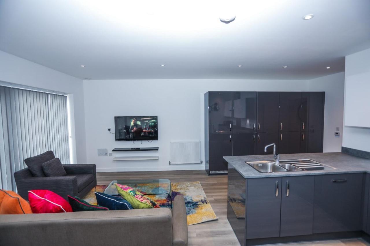 Lovely 2 Bed Apartment With Parking ลอนดอน ภายนอก รูปภาพ