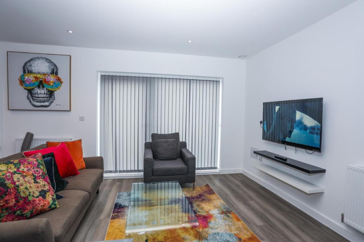 Lovely 2 Bed Apartment With Parking ลอนดอน ภายนอก รูปภาพ